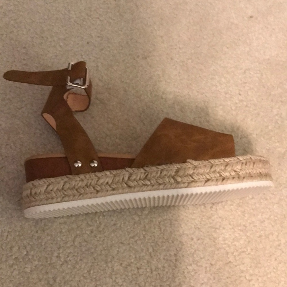 ❤️Brand new women’s sandals❤️
